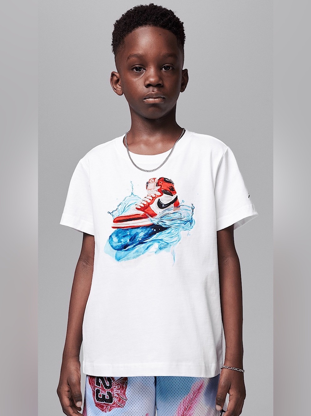 Jordan Flight Essentials AJ1 tee with sneaker splashing in water graphic 85F043